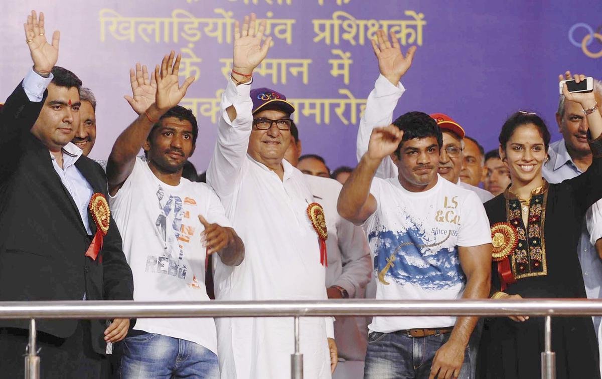 (From left) Olympians Gagan Narang, Yogeshwar Dutt, Sushil Kumar and Saina Nehwal who secured medals in the London Olympics with Haryana Chief Minister Bhupinder Singh Hooda at a felicitation function at Gohana in Sonepat on August 26, 2012. 