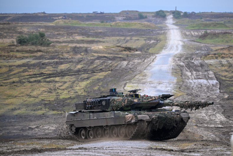 ukraine tank mud road war russia